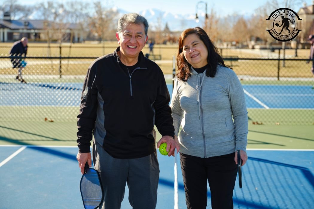 Lightweight pickleball paddles
